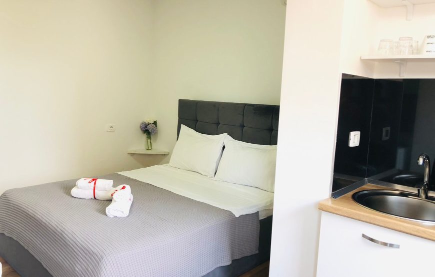 Studio apartament me qera ditore ne Tirane: 4300 Lek/Nata