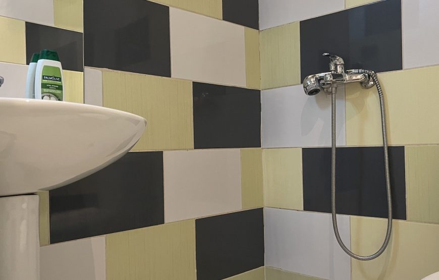 Studio me qira ditore ne Tirane, tek Lulishtja Cajupi: 3000 Lek/Nata