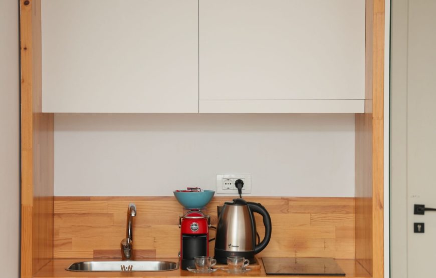 Studio apartament me qera ditore ne qender te Tiranes: 6400 Lek/Nata