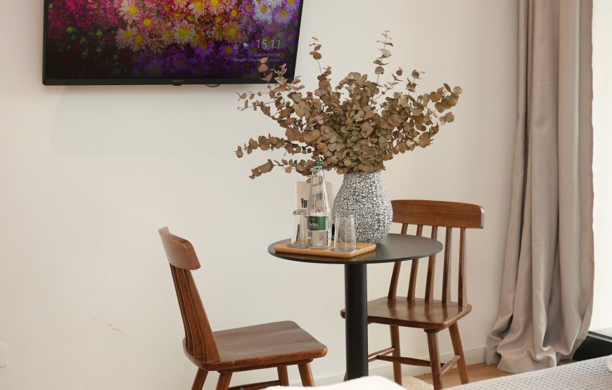 Studio apartament me qera ditore ne qender te Tiranes: 6400 Lek/Nata