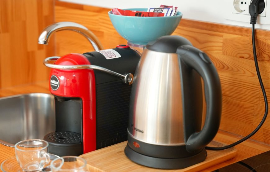 Studio apartament me qera ditore ne qender te Tiranes: 6400 Lek/Nata