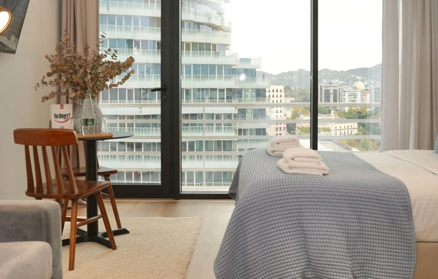 Studio apartament me qera ditore ne qender te Tiranes: 6400 Lek/Nata