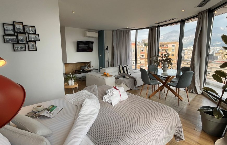 Apartament me qira ditore ne qender te Tiranes: 8500 Lek/Nata