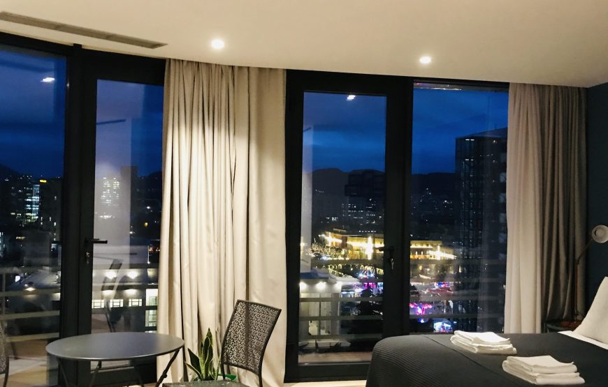 Apartament me qira ditore ne qender te Tiranes: 8500 Lek/Nata