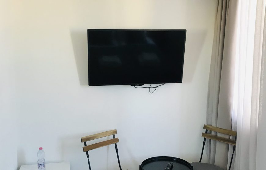 Studio me qira ditore ne Tirane: 4500 Lek/Nata