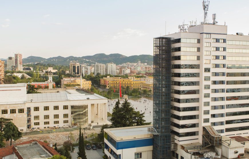 Studio apartament me qera ditore ne qender te Tiranes: 5900 Lek/Nata