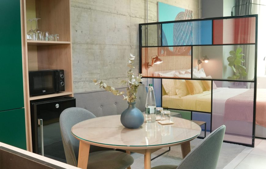 Ambassador Skyline 2: 12000 Lek/Nata