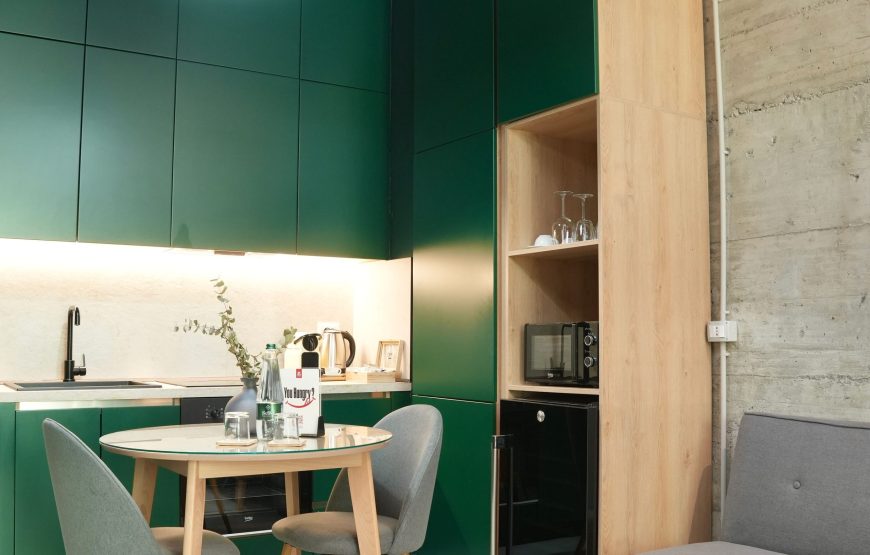 Ambassador Skyline 2: 12000 Lek/Nata