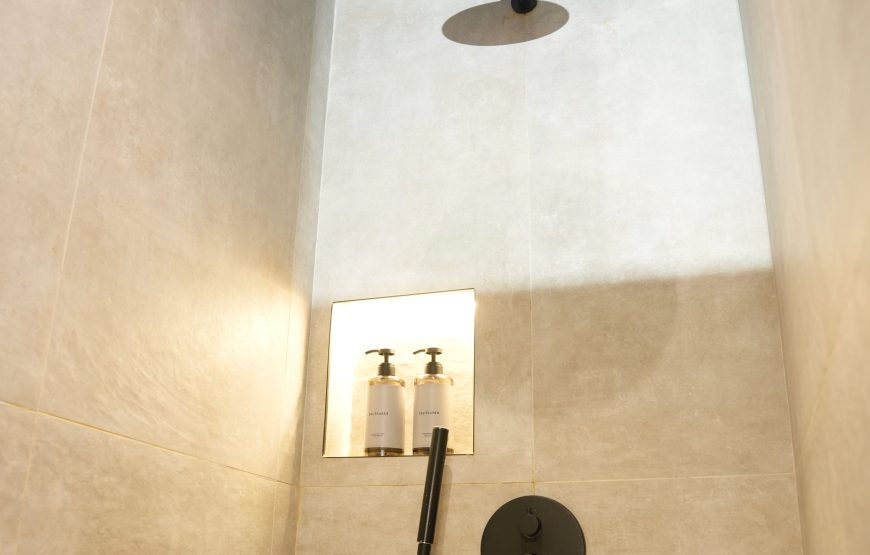 Ambassador Skyline 1: 12000 Lek/Nata