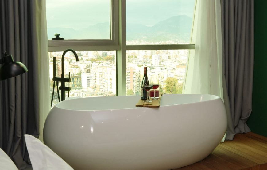 Ambassador Skyline 1: 12000 Lek/Nata