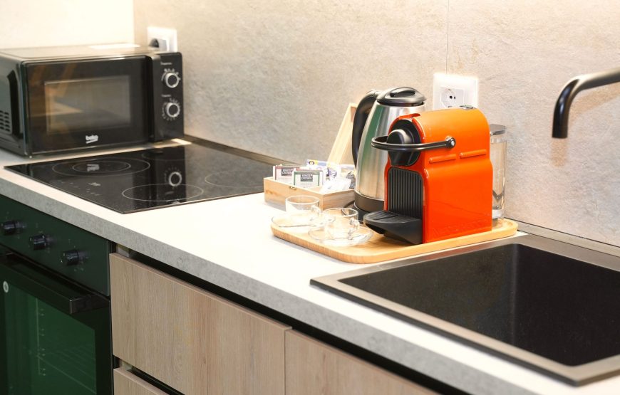 Ambassador Skyline 1: 12000 Lek/Nata